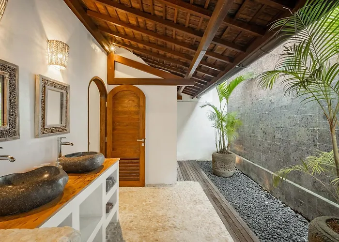 Cerita Indah Uluwatu (Bali)