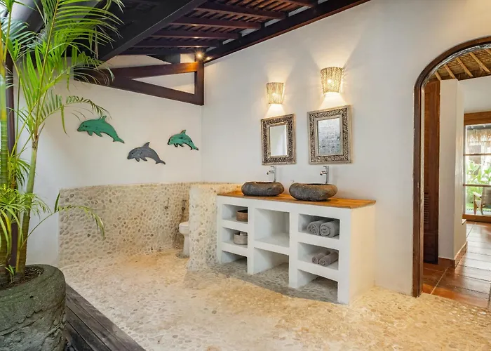 Cerita Indah * Uluwatu (Bali)