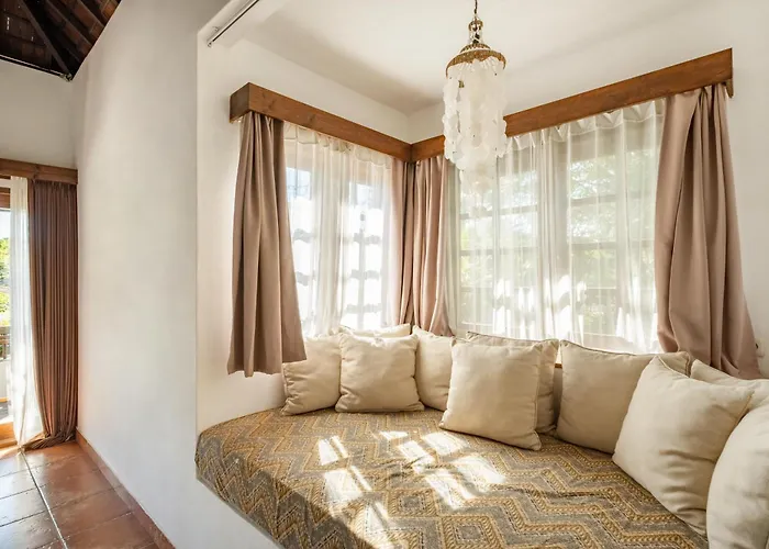 Cerita Indah Villa Uluwatu (Bali)